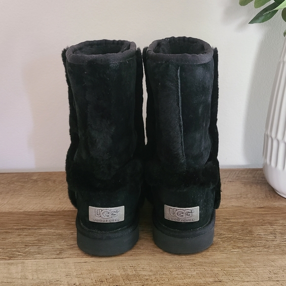 🔥UGG Carter Black Water-Resistant Suede Sheepskin Boots Size 7 - Picture 4 of 12
